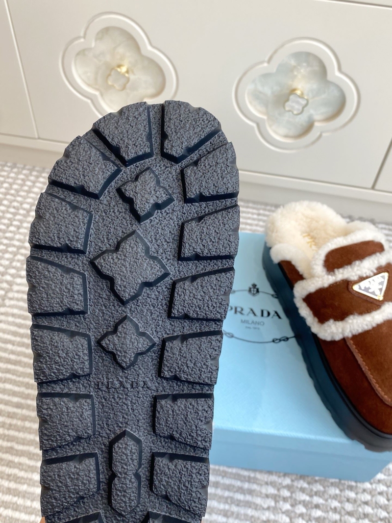 Pra*a slippers